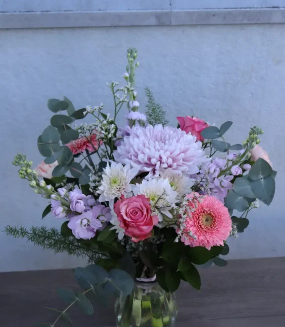 blombukett, rosor, blommor, snittblommor, pastellfärger, rosa, lila, gröna blad