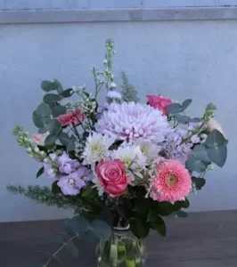 blombukett, rosor, blommor, snittblommor, pastellfärger, rosa, lila, gröna blad